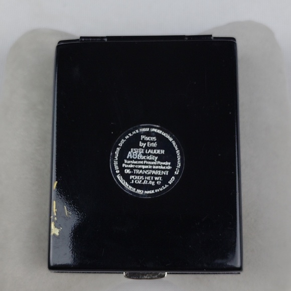 Estee Lauder Translucent Pressed Powder - Black and Silver Compact - Picture 16 of 16